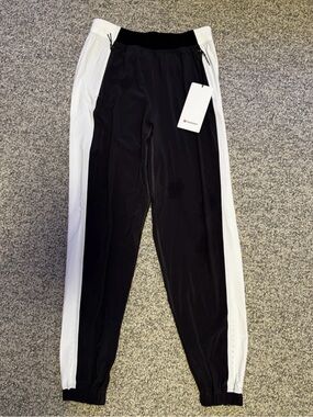 Lululemon Adapted State HR Jogger Glow Size 6 NWT